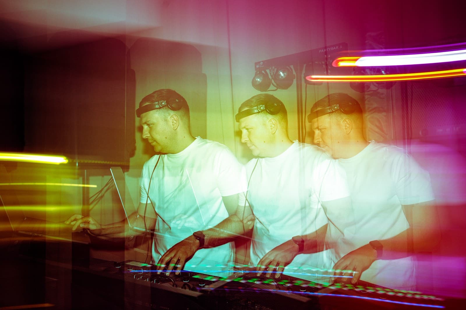Pogled iza DJ pulta, 18. rođendan